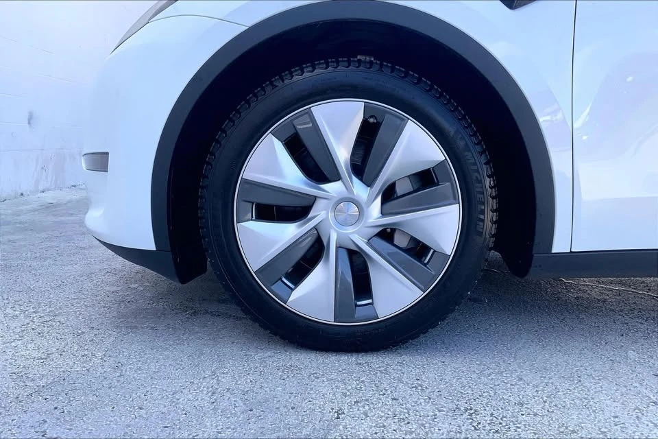 2023 Tesla Model Y - Image 8 of 20