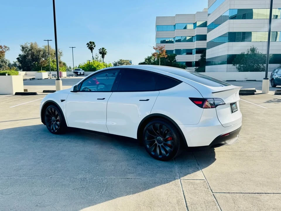 2023 Tesla Model Y Performance - Image 7 of 20