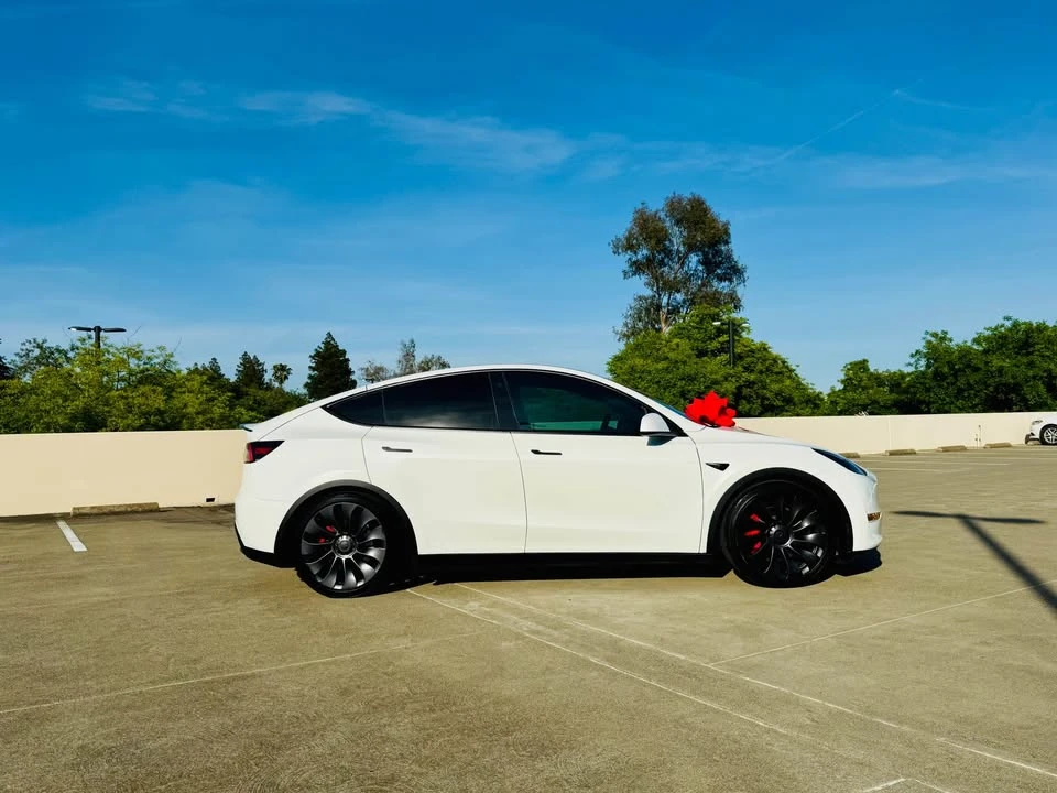 2023 Tesla Model Y Performance - Image 3 of 20