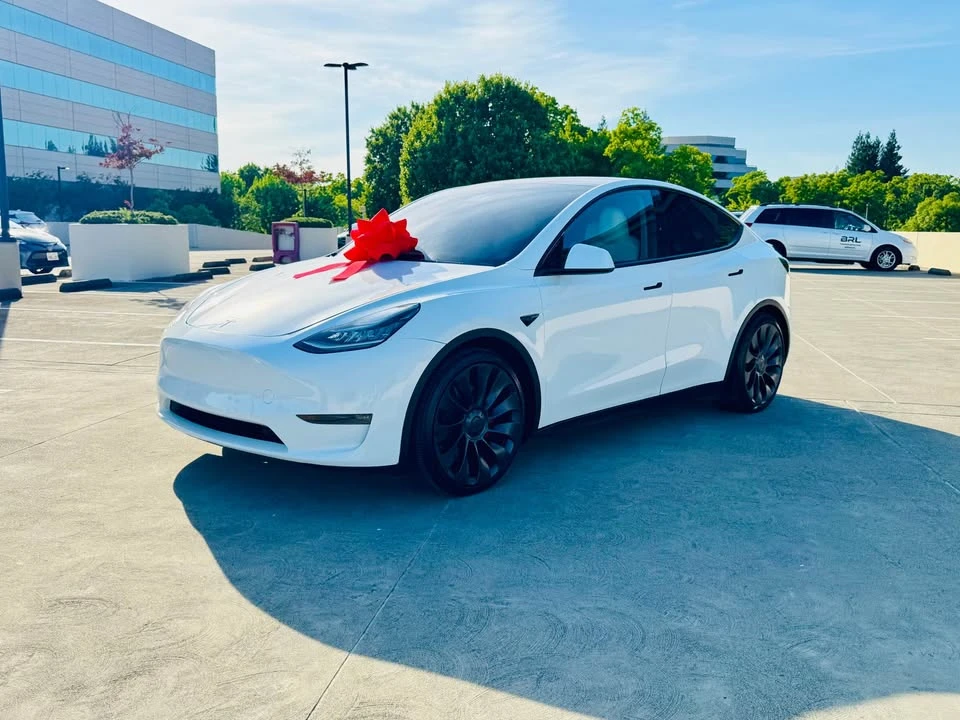 2023 Tesla Model Y Performance - Image 8 of 20