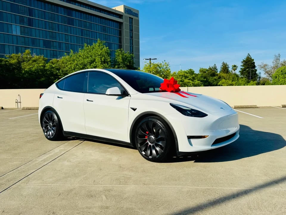 2023 Tesla Model Y Performance - Image 2 of 20