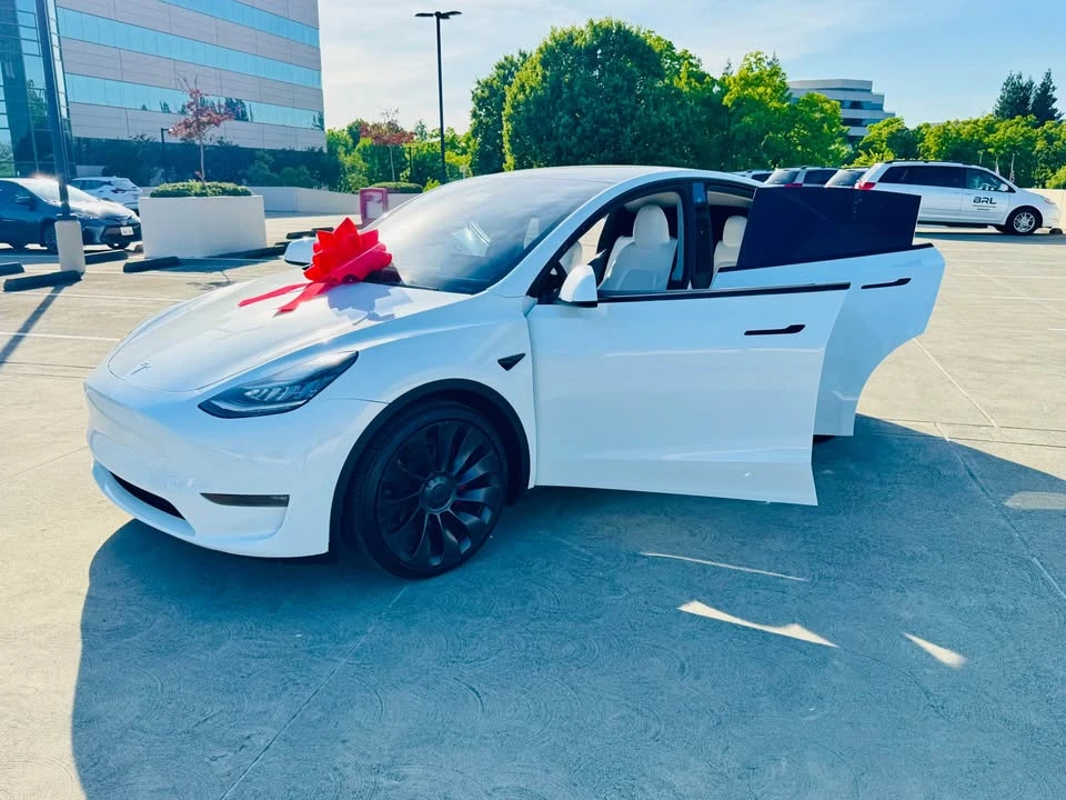 2023 Tesla Model Y Performance - Image 16 of 20