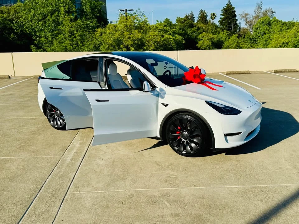 2023 Tesla Model Y Performance - Image 17 of 20