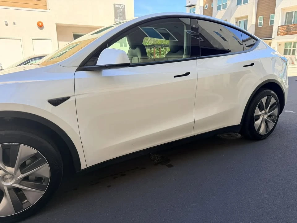 2023 Tesla Model Y - Image 2 of 20