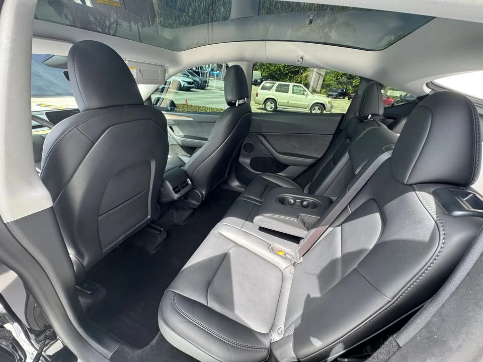 2023 Tesla Model Y Performance - Image 5 of 8