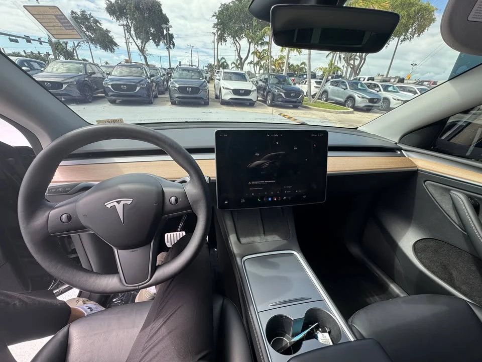 2023 Tesla Model Y Performance - Image 4 of 8