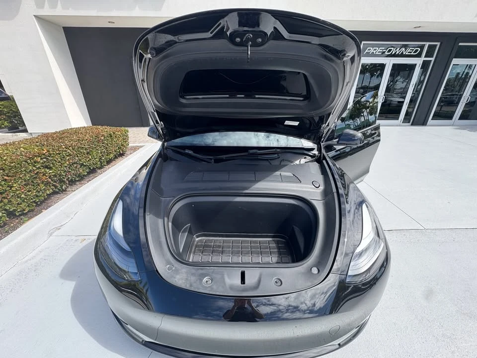 2023 Tesla Model Y Performance - Image 6 of 8