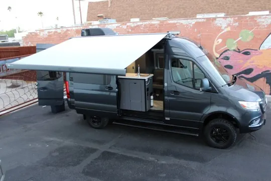 2023 Mercedes-Benz VS30 Sprinter - Image 2 of 8