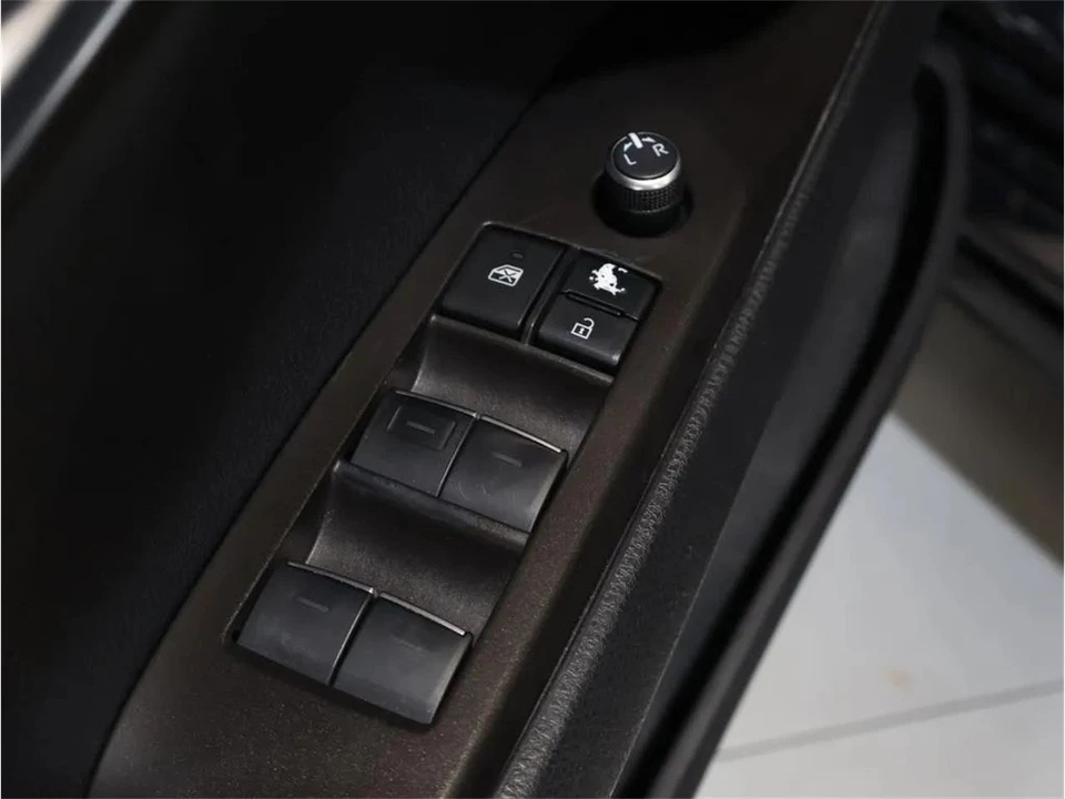 2023 Toyota Camry 8th Gen - Image 11 of 31