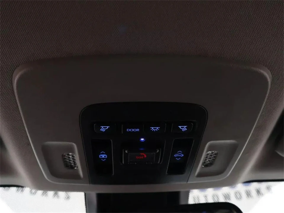 2023 Toyota Camry 8th Gen - Image 23 of 31