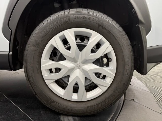 2023 Toyota Corolla Cross - Image 14 of 31