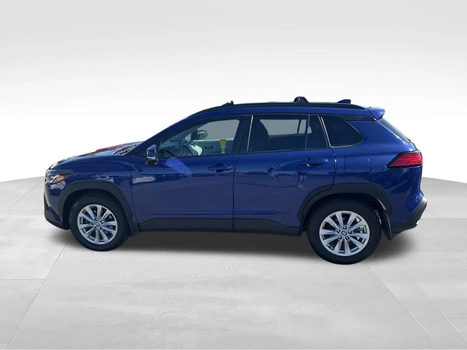 2023 Toyota Corolla Cross - Image 2 of 12