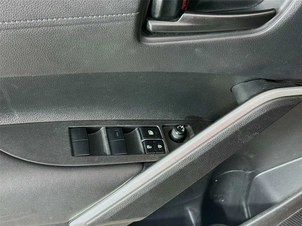 2023 Toyota Corolla Cross - Image 10 of 14