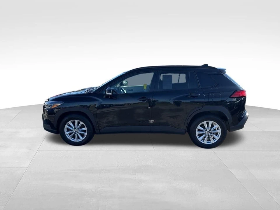 2023 Toyota Corolla Cross - Image 2 of 12