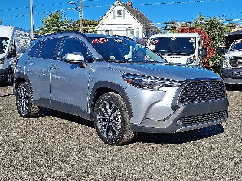 2023 Toyota Corolla Cross - Image 2 of 12