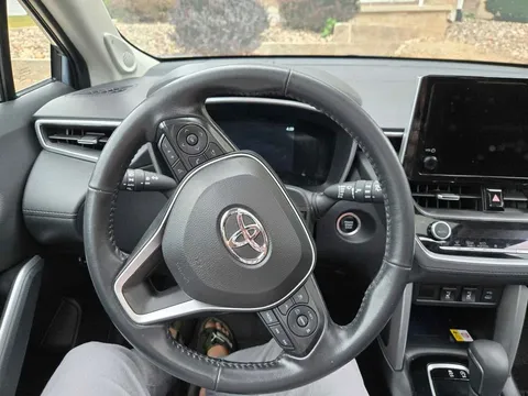 2023 Toyota Corolla Cross - Image 3 of 8