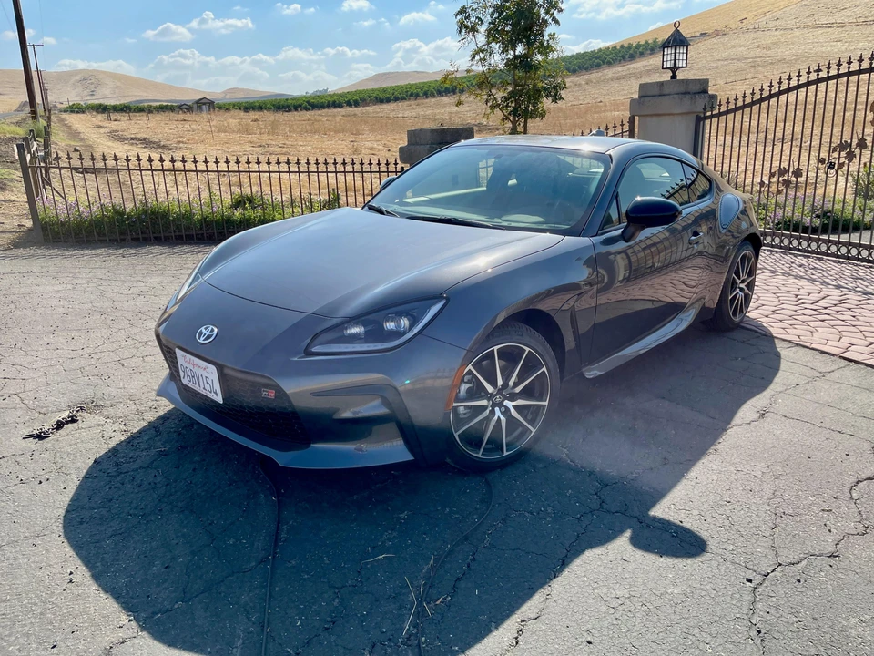 2023 Toyota GR86 2nd Gen - Image 12 of 31