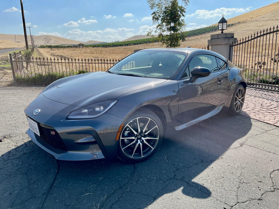 2023 Toyota GR86 2nd Gen - Image 13 of 31