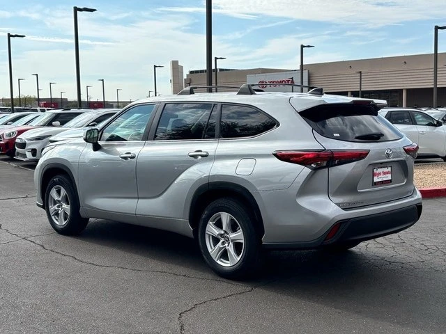 2023 Toyota Highlander - Image 4 of 20
