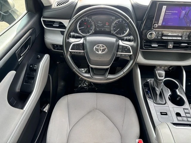 2023 Toyota Highlander - Image 15 of 20