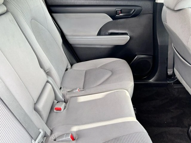 2023 Toyota Highlander - Image 13 of 20