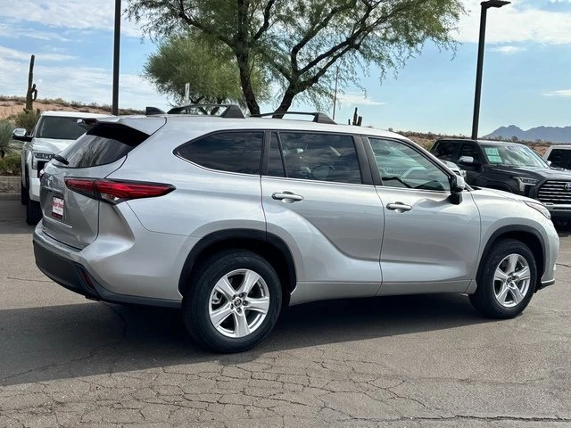 2023 Toyota Highlander - Image 7 of 20