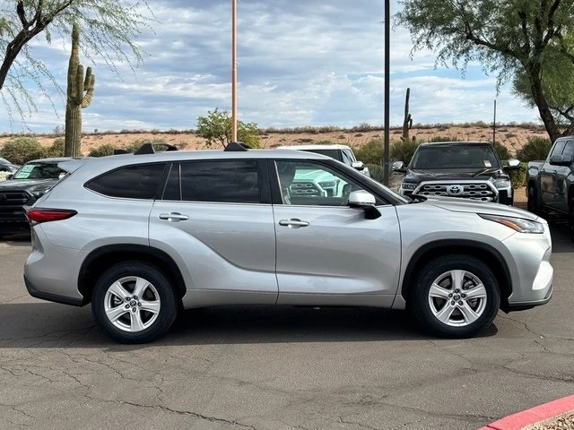 2023 Toyota Highlander - Image 8 of 20