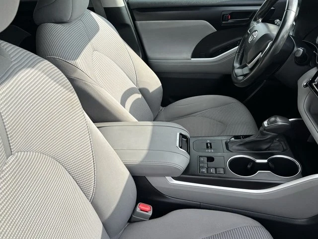 2023 Toyota Highlander - Image 12 of 20