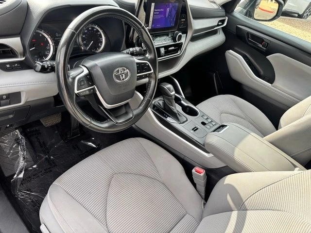 2023 Toyota Highlander - Image 18 of 20