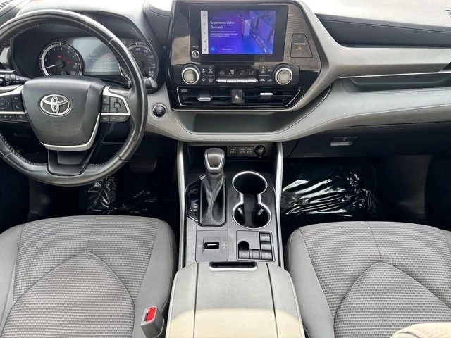 2023 Toyota Highlander - Image 16 of 20