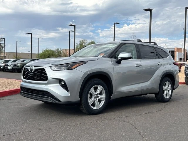 2023 Toyota Highlander - Image 2 of 20