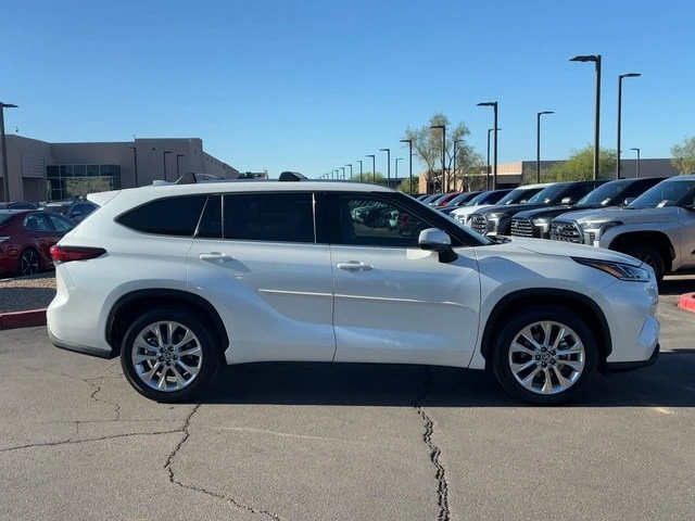 2023 Toyota Highlander - Image 8 of 20