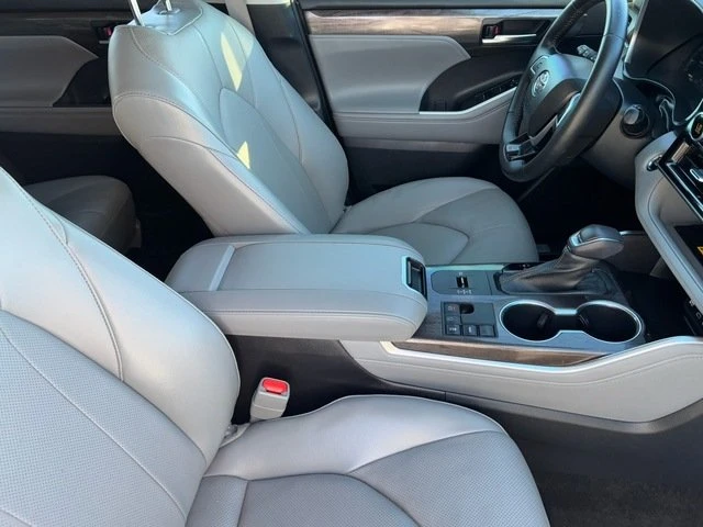 2023 Toyota Highlander - Image 12 of 20