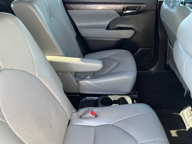 2023 Toyota Highlander - Image 13 of 20