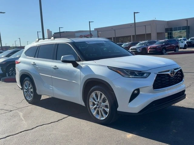 2023 Toyota Highlander - Image 9 of 20
