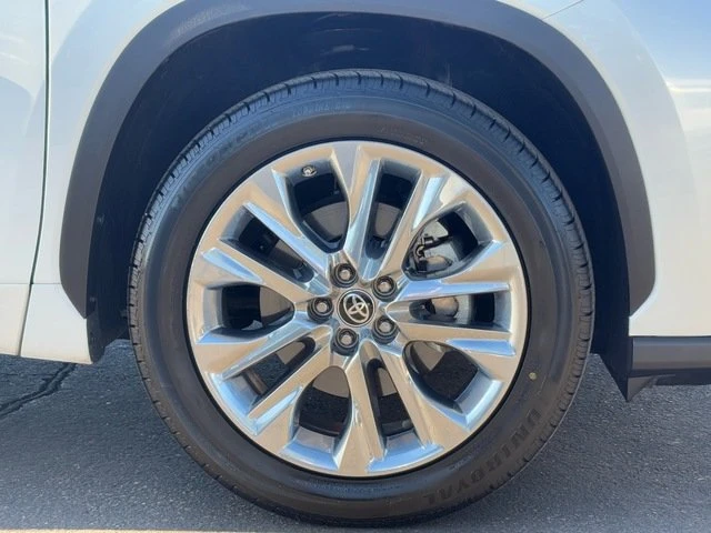 2023 Toyota Highlander - Image 10 of 20
