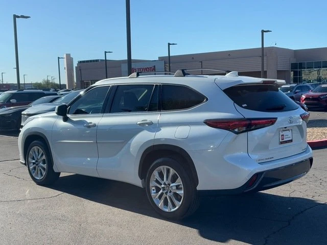 2023 Toyota Highlander - Image 4 of 20