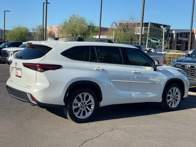 2023 Toyota Highlander - Image 7 of 20