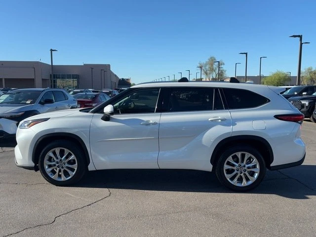 2023 Toyota Highlander - Image 3 of 20