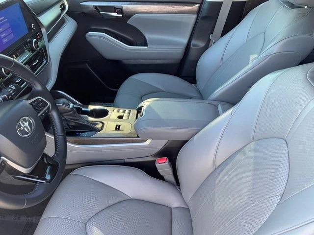 2023 Toyota Highlander - Image 19 of 20