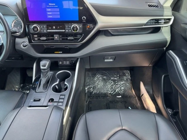 2023 Toyota Highlander - Image 18 of 20