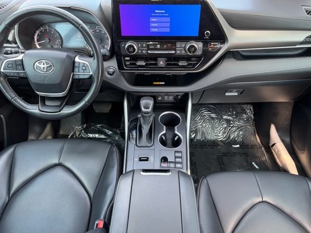 2023 Toyota Highlander - Image 17 of 20