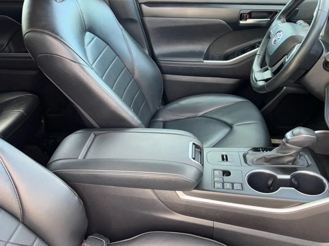 2023 Toyota Highlander - Image 13 of 20