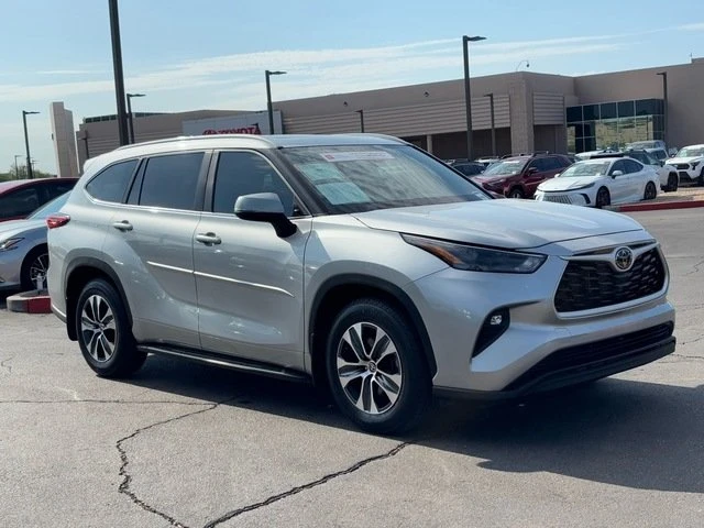 2023 Toyota Highlander - Image 10 of 20