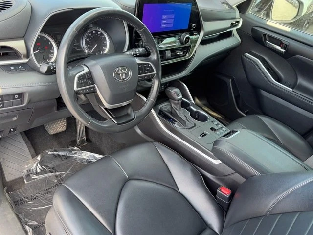 2023 Toyota Highlander - Image 19 of 20