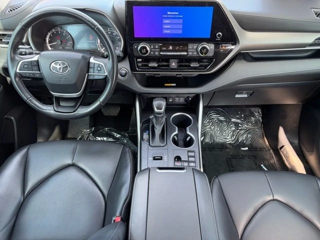 2023 Toyota Highlander - Image 15 of 20