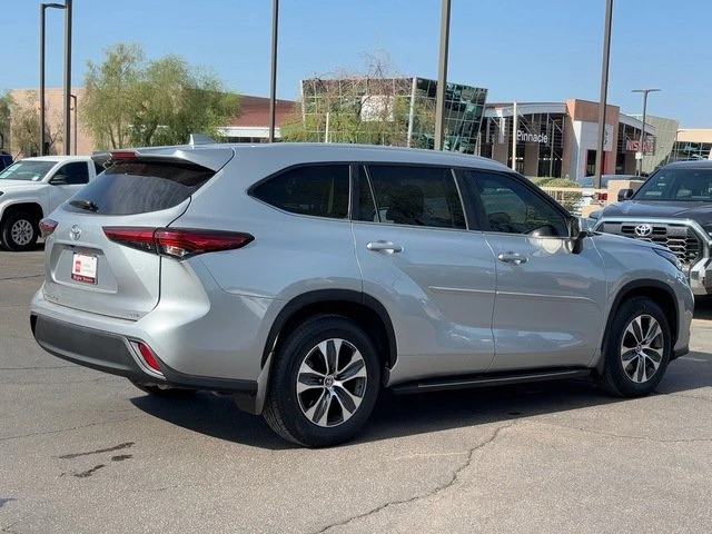 2023 Toyota Highlander - Image 8 of 20