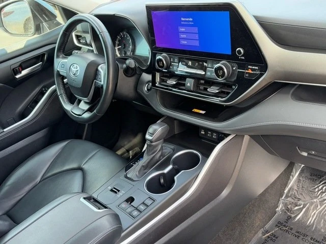 2023 Toyota Highlander - Image 12 of 20