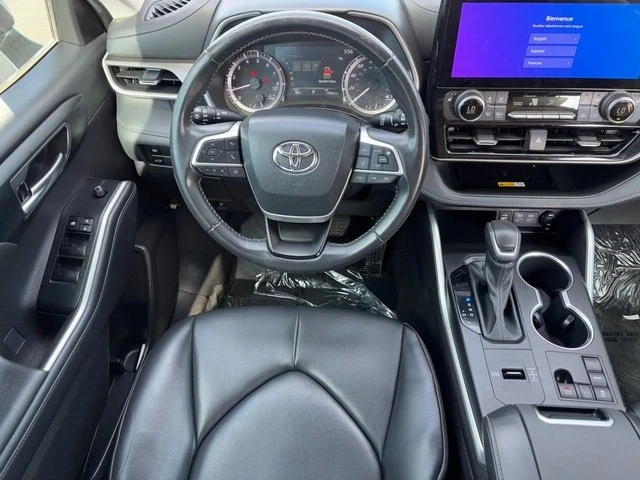 2023 Toyota Highlander - Image 16 of 20