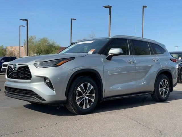 2023 Toyota Highlander - Image 2 of 20